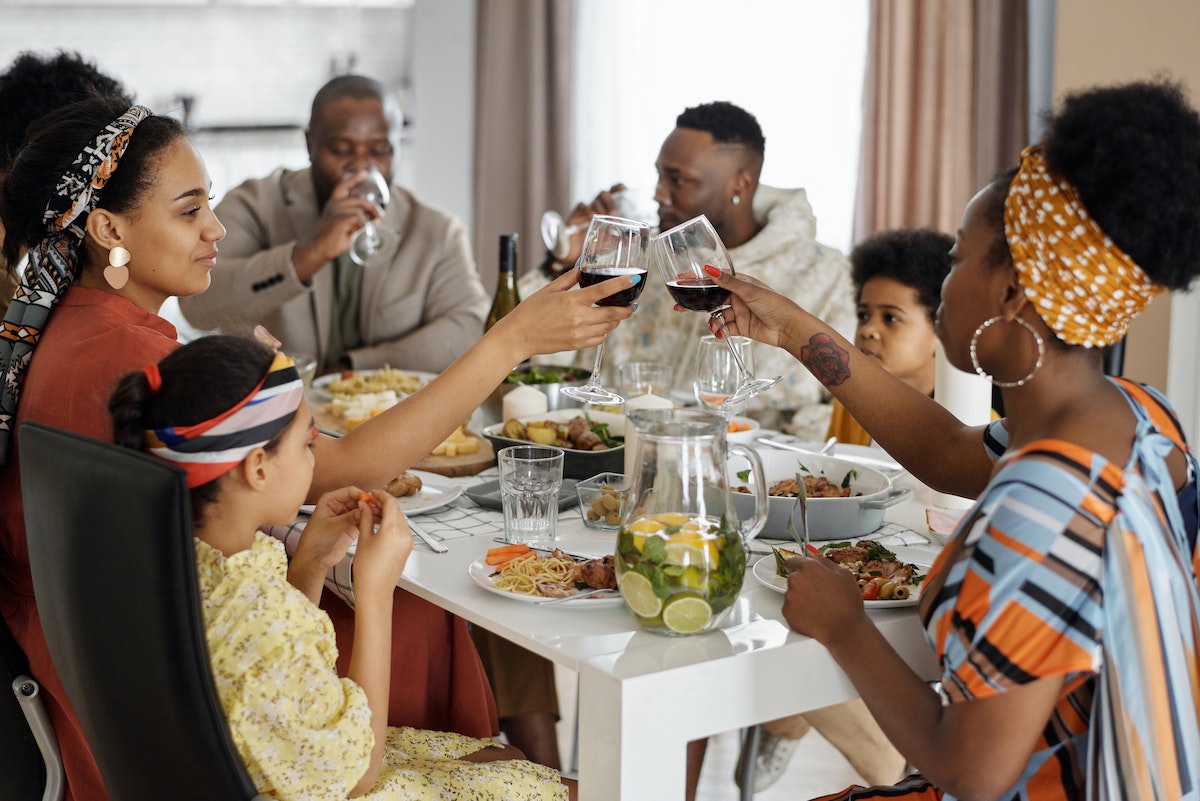 Average American only spends 3 dinners a week with loved ones, poll shows